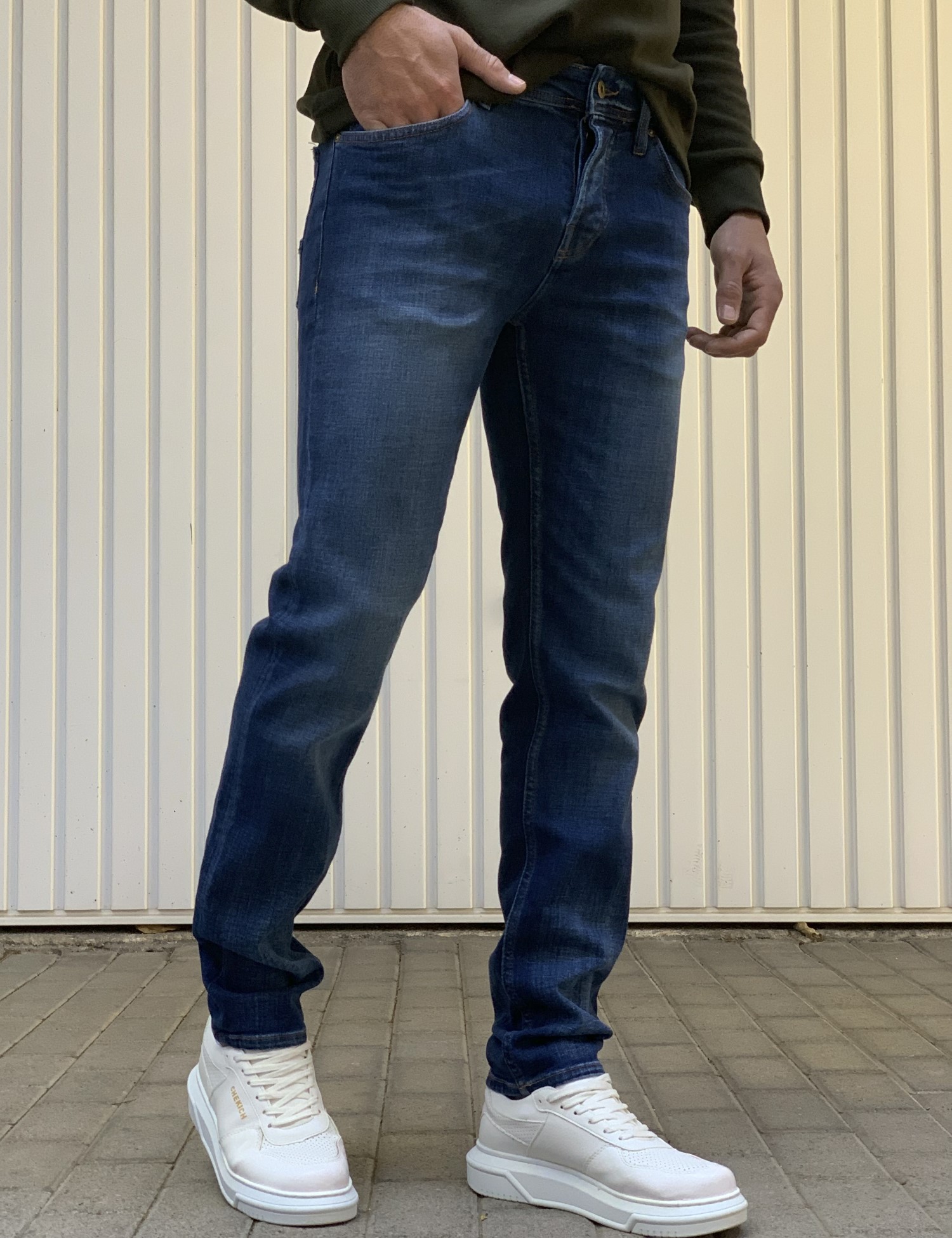 Ανδρικό μπλε τζιν παντελόνι με ξέβαμμα πεντάτσεπο με κουμπιά GB5003 φωτογραφία